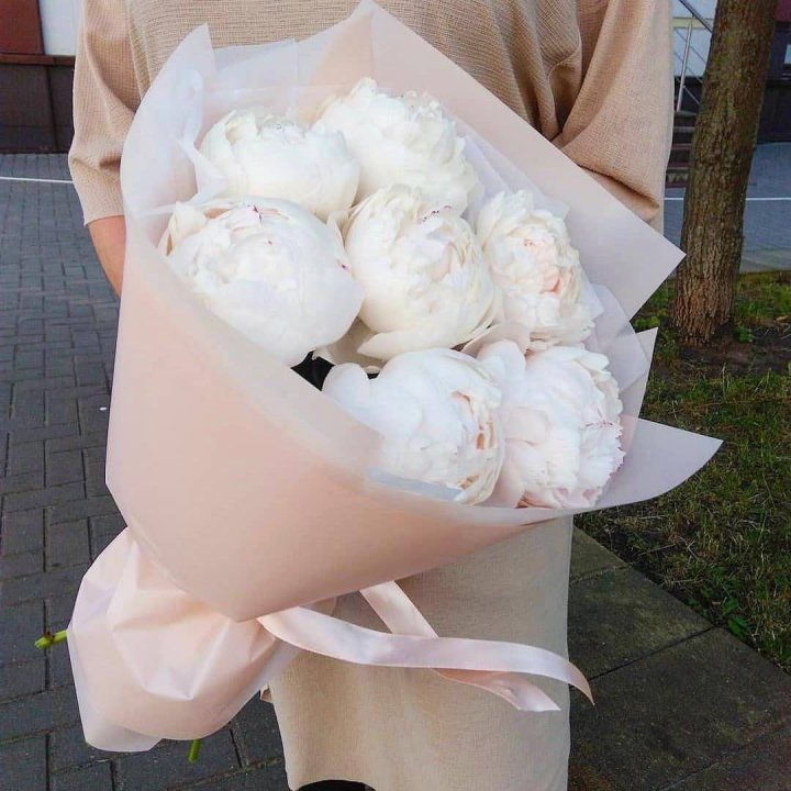 Букет белых пионов в Новосибирске