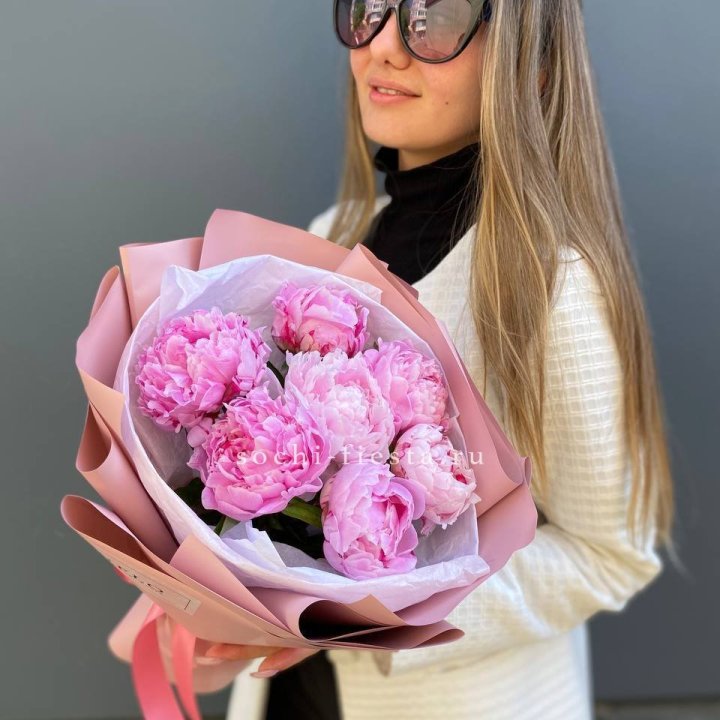 7 пионов в оформлении в Новосибирске