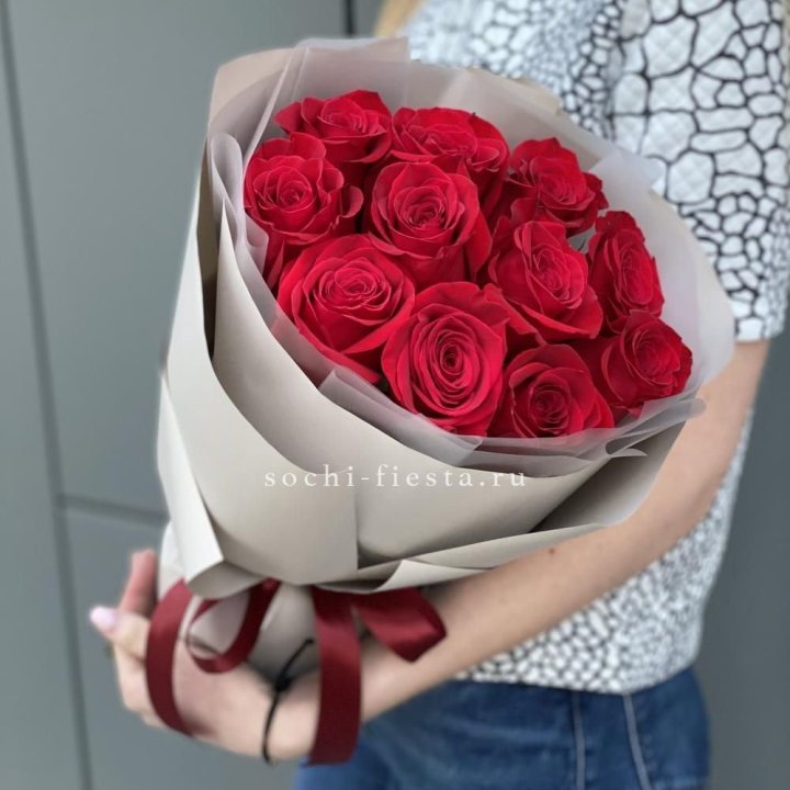Букет красных роз "Рози" в Новосибирске