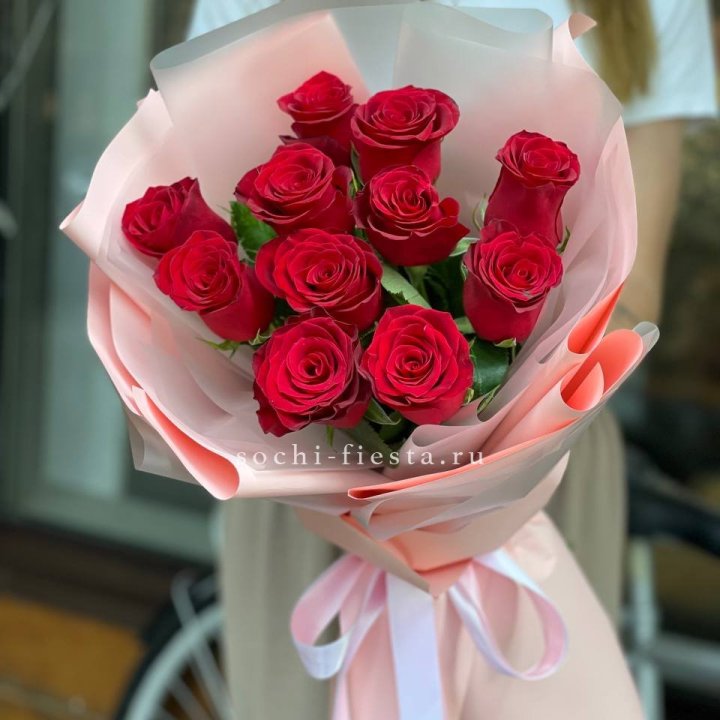 Букет красных роз "Мадам ред" в Новосибирске