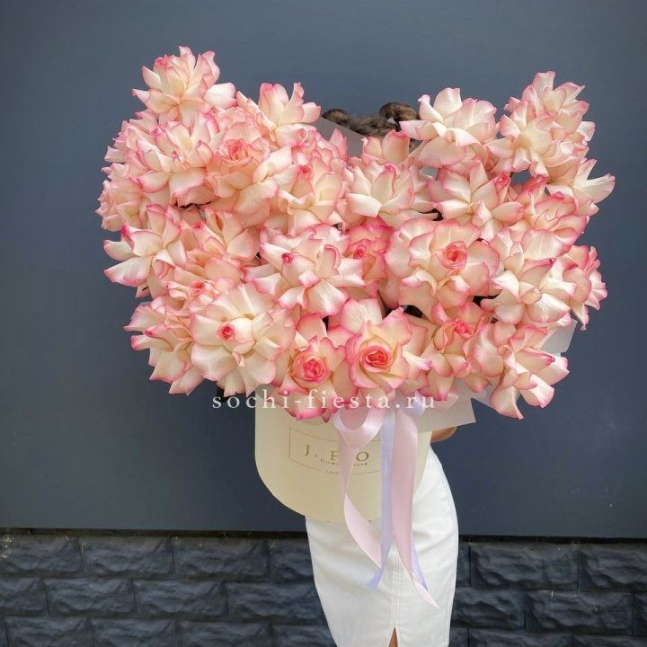 31 французская роза Джумилия в боксе в Новосибирске