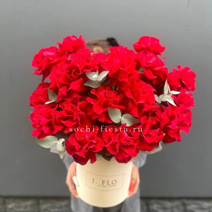 35 Французских роз в боксе в Новосибирске