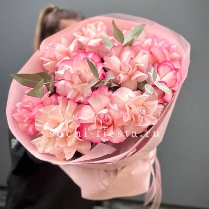 Нежно- розовые французские розы Венди в Новосибирске