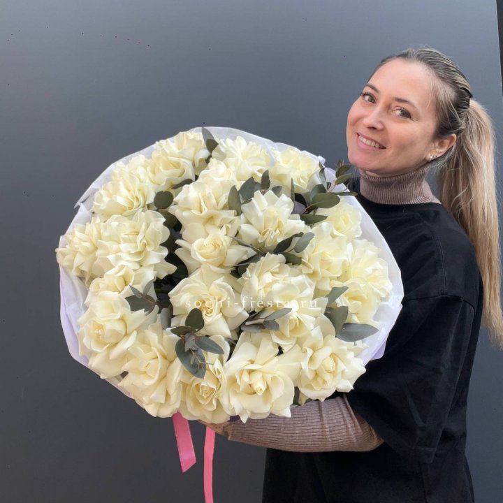 25 Белых французских роз Вайт найс в Новосибирске