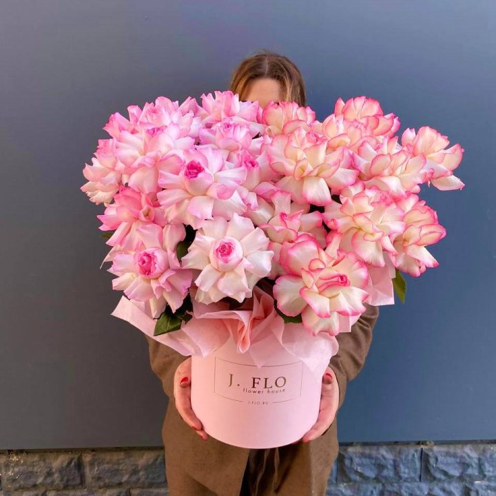 25 Французских роз микс в боксе в Новосибирске