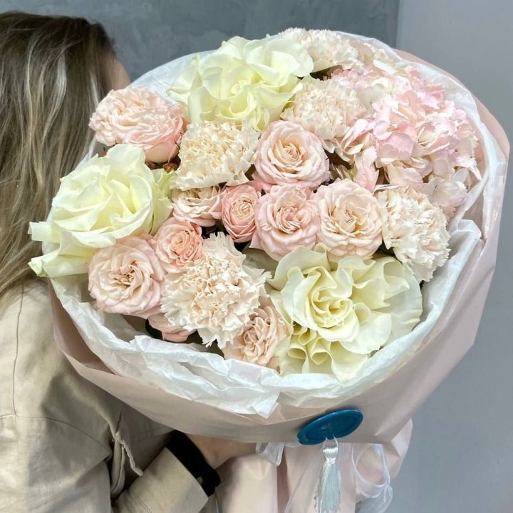 Дизайнерский букет "Джентел" в Новосибирске