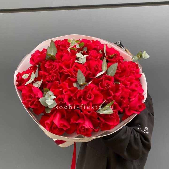 23 Красных французских роз в Новосибирске