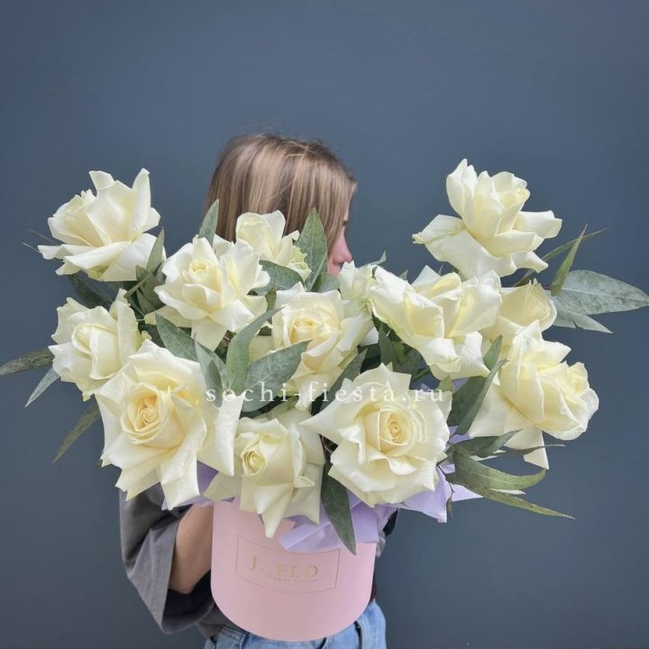 15 Французских роз в боксе в Новосибирске