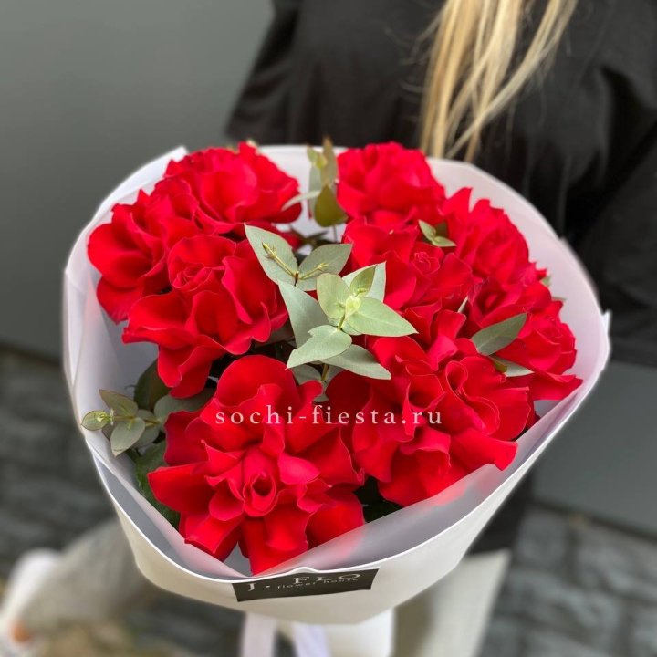9 Красных французских роз с доставкой в Новосибирске