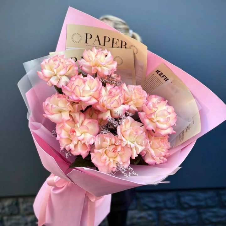 15 французских роз "Джумилия" с доставкой в Новосибирске