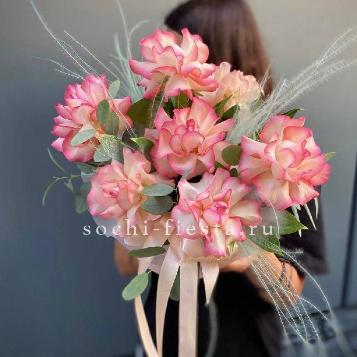 9 Французских роз Джумилия в боксе в Новосибирске