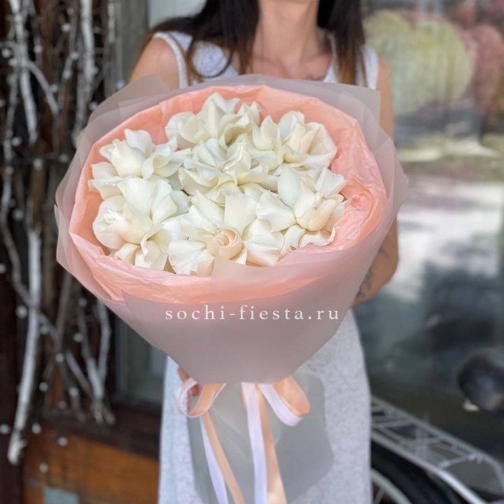 7 Белых французских роз в Новосибирске