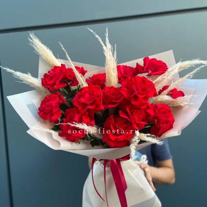 15 Красных французских розы в Новосибирске