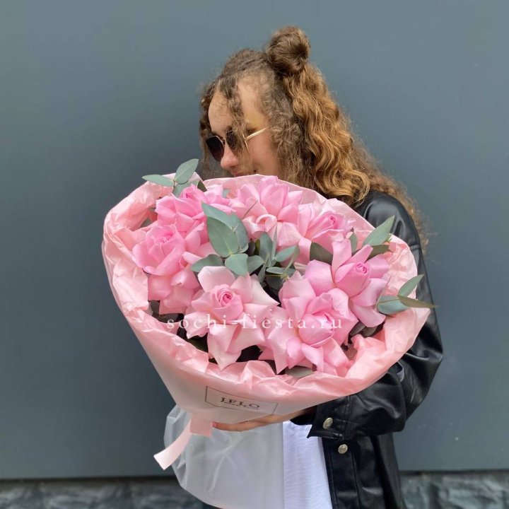 7 розовых роз в Новосибирске