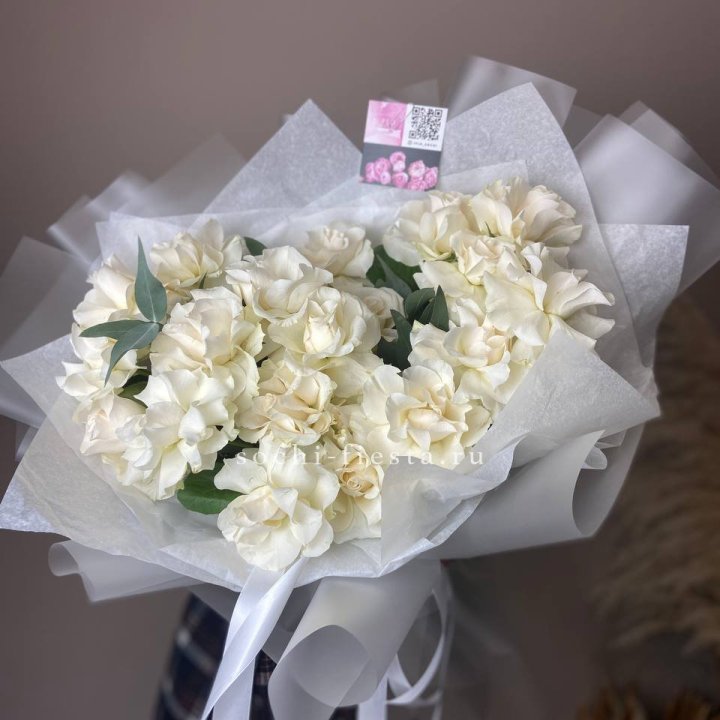 21 французских роз с эвкалиптом в Новосибирске