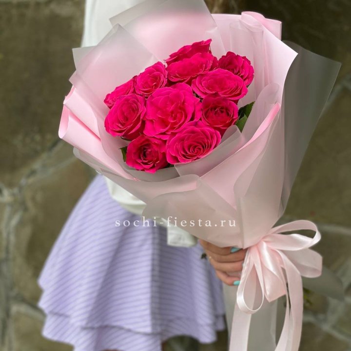 Букет алых роз в Новосибирске
