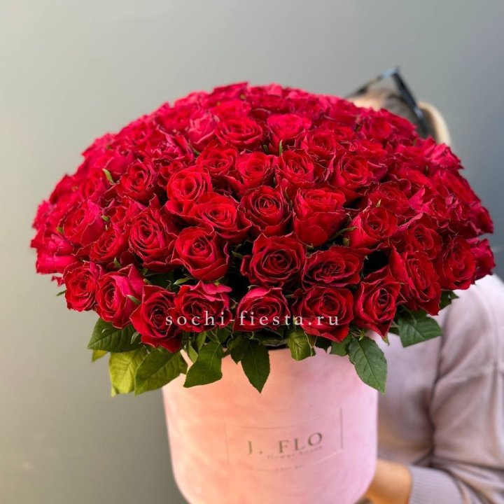 101 кенийская роза в цилиндре с доставкой в Новосибирске