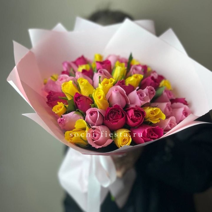 Букет из 51 розы Микс (Кения) в Новосибирске