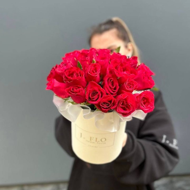 27 кенийских роз в боксе в Новосибирске