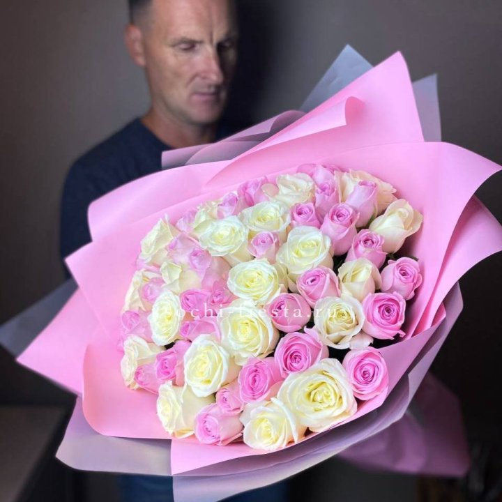 51 белых и розовых роз в Новосибирске