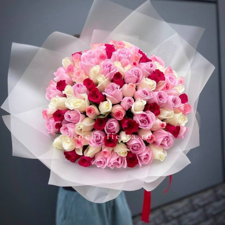 101 разноцветная роза "Карусель" в Новосибирске