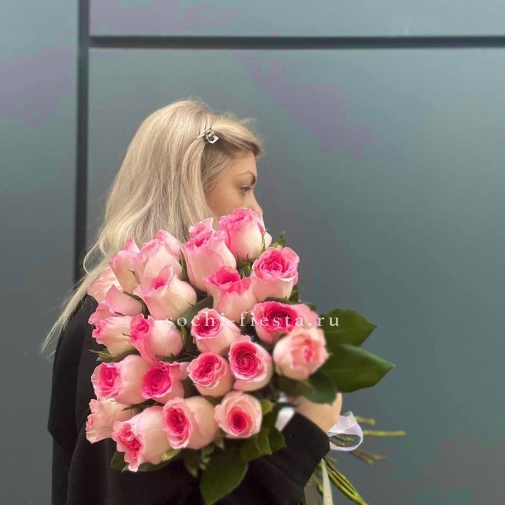  25 розовых роз в Новосибирске