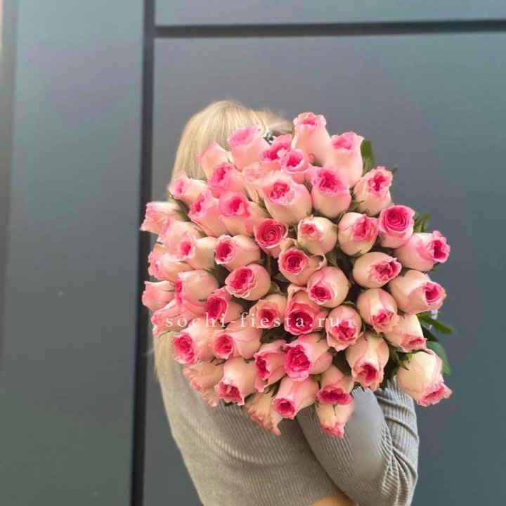 51 розовая роза в Новосибирске