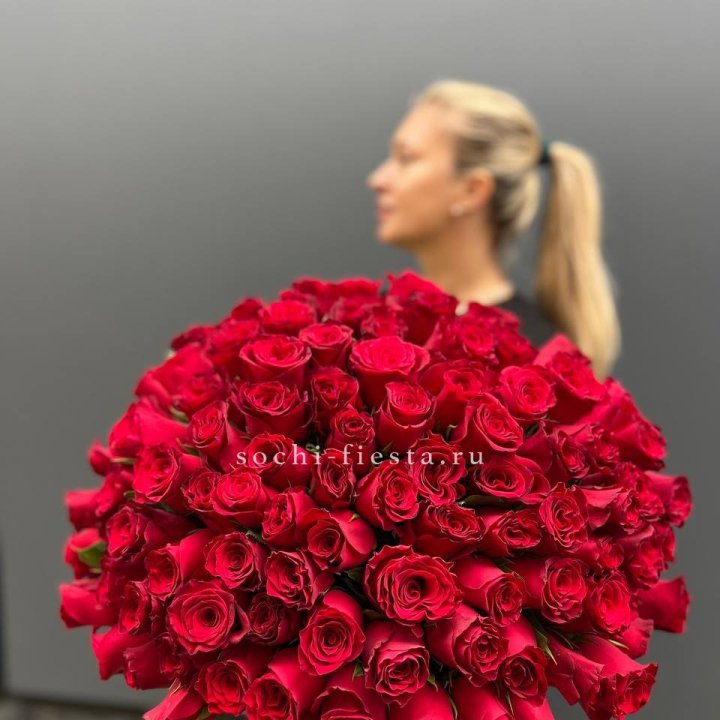 Охапка из 101 красной розы в Новосибирске