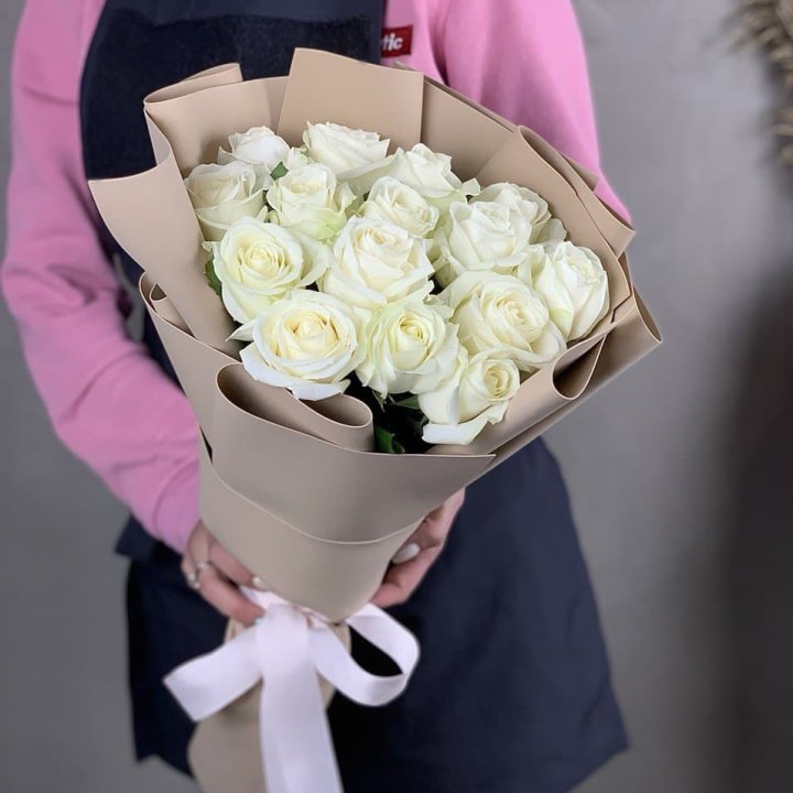 15 белых роз миракли в Новосибирске