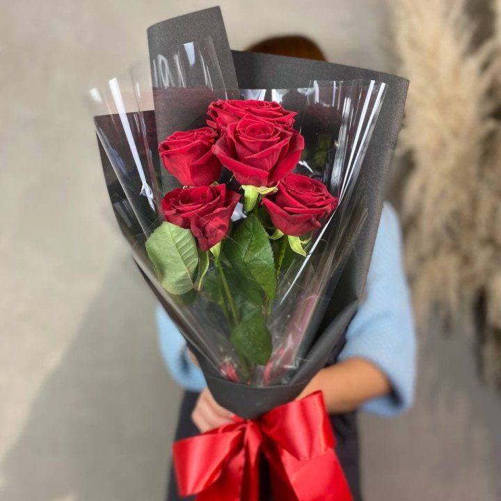 5 роз ред наоми в Новосибирске
