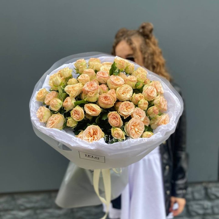 15 пионовидных роз в Новосибирске