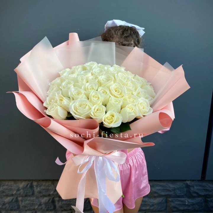 35 белых роз в Новосибирске