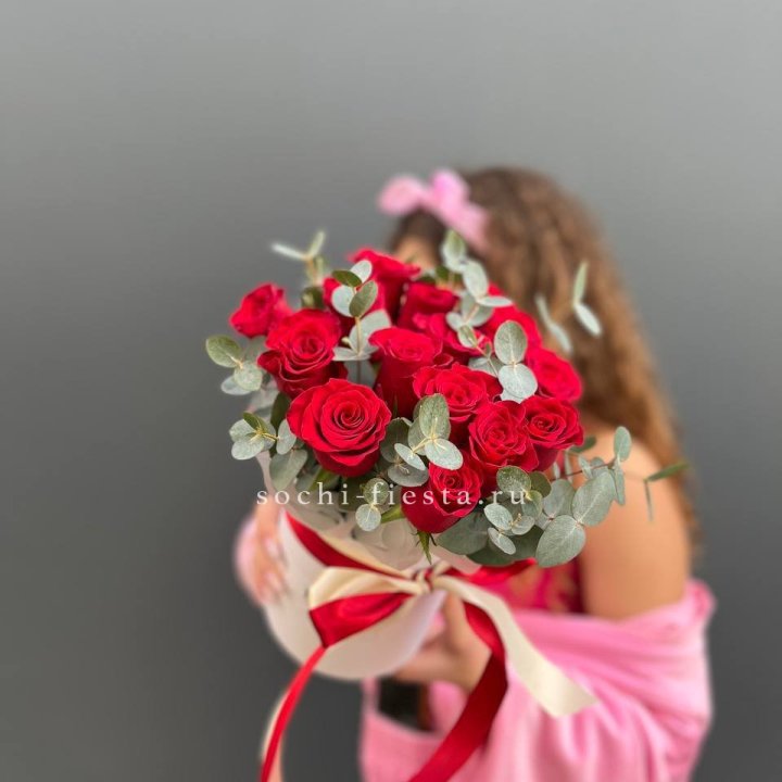 15 Красных роз в боксе №2 в Новосибирске