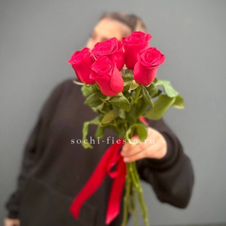Букет 5 красных роз  в Новосибирске