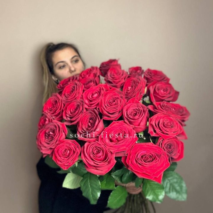 25 высоких роз в Новосибирске