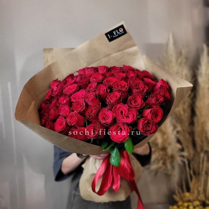 63 красных роз вайт в Новосибирске