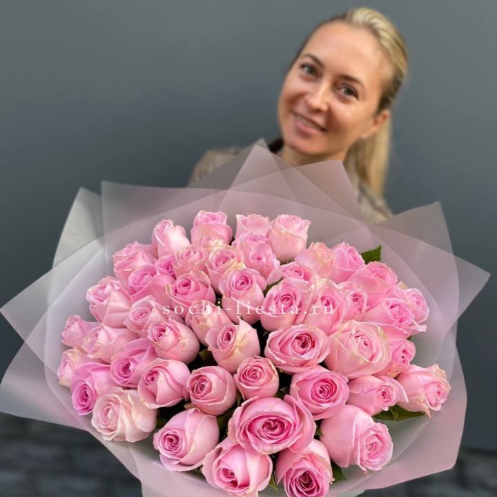 51 розовая роза в Новосибирске