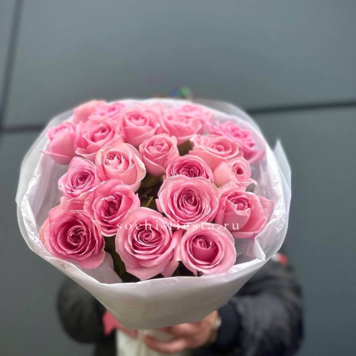 21 Розовая роза в белом в Новосибирске