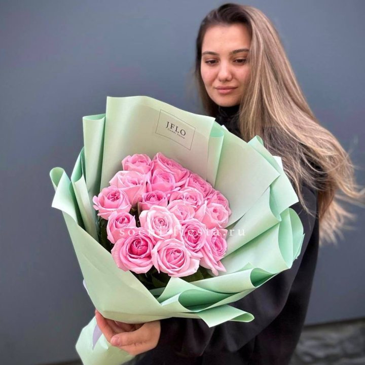 17 розовых роз в Новосибирске
