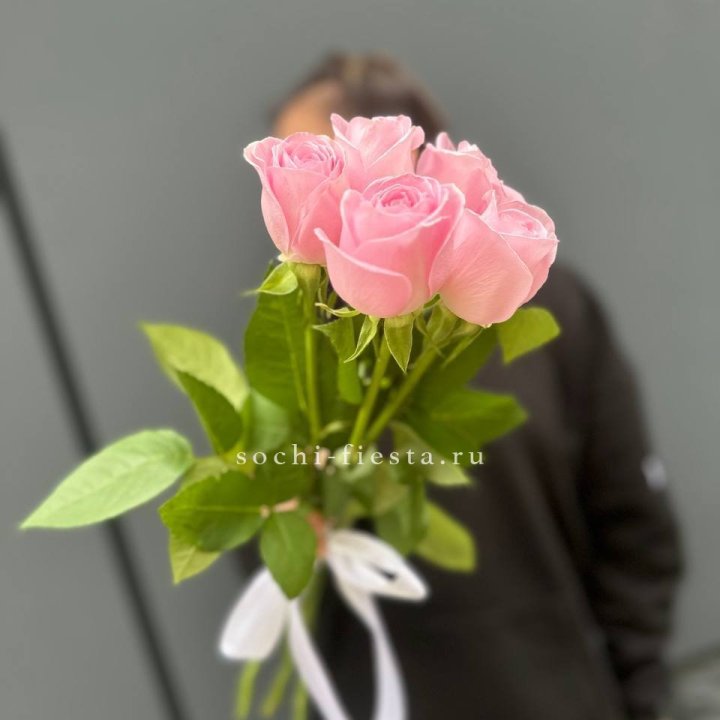Букет 5 розовых роз  в Новосибирске