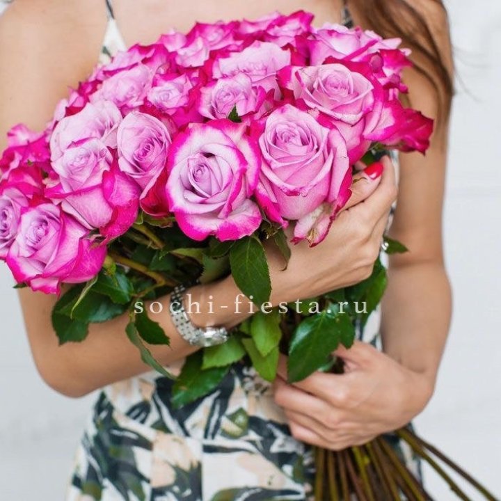 Букет высоких роз Ди перпел в Новосибирске