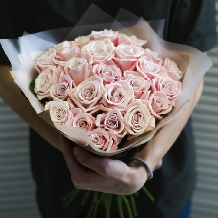 27 кремовых роз в Новосибирске