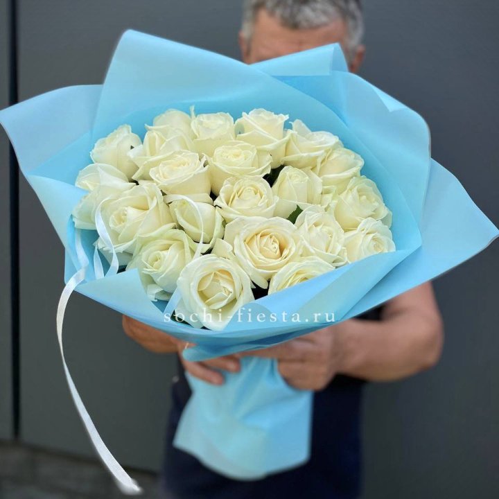 21 белая роза в Новосибирске