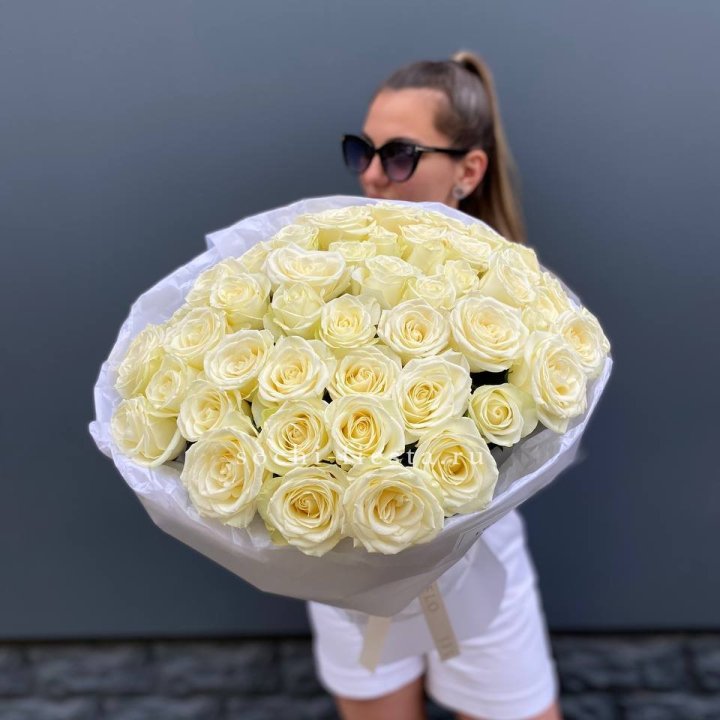 51 белая роза  в Новосибирске