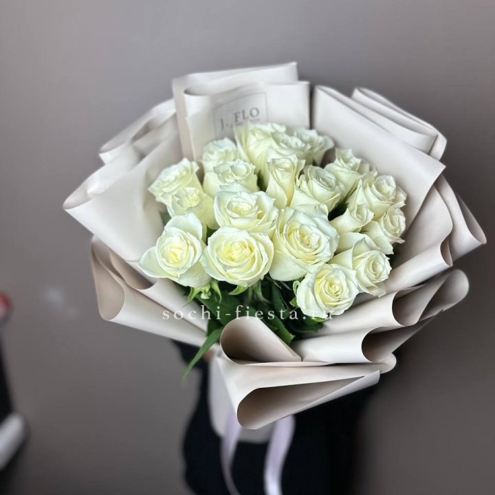 19 белых роз  в Новосибирске