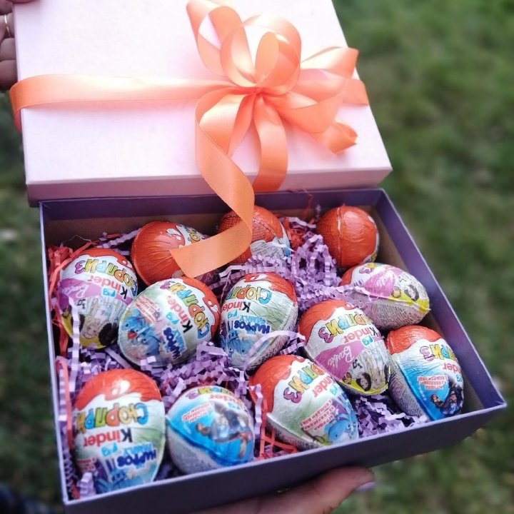 Коробка с киндерами в Новосибирске