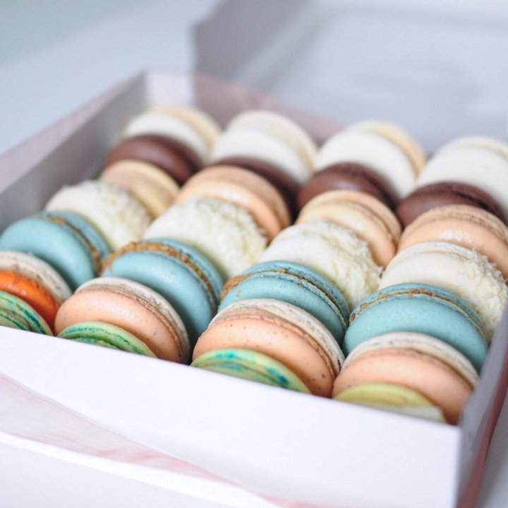 Коробка макаронс 25 шт. в Новосибирске