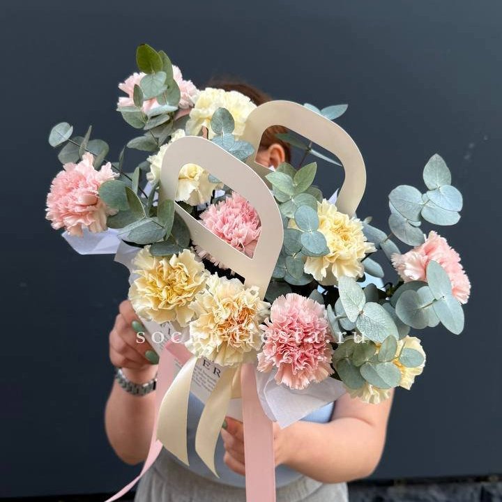 Сумочка из диантусов в Новосибирске