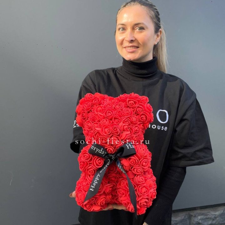 Медведь из роз красный в Новосибирске