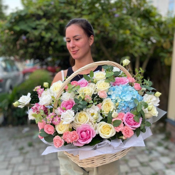Цветочная корзина №2 в Новосибирске